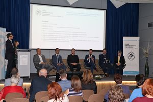 Zleva-sedici-prof-David-Vetchy-doc-Jaroslav-Roh-Mgr-Petr-Davidek-PharmDr-Martin-Kopecky-PharmDr-Petr